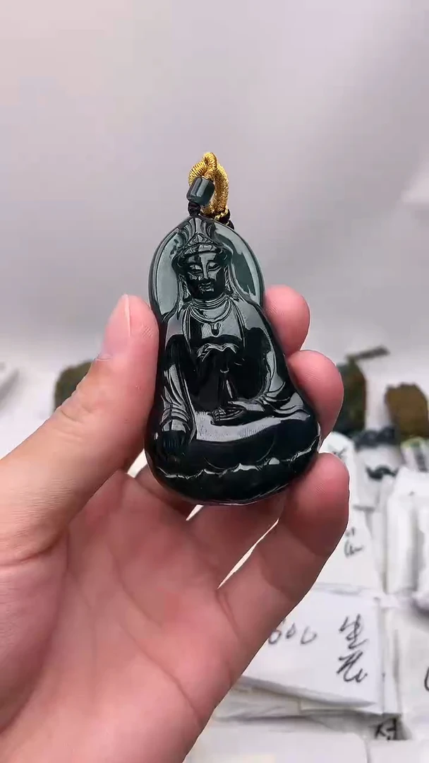 颈饰未镶嵌翡翠素衣观音