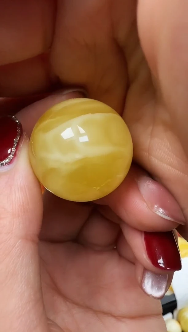 【闪购商品】琥珀裸石未镶嵌微瑕珠子