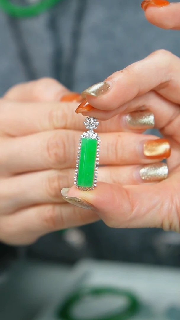 【闪购商品】翡翠挂件18K金镶嵌35-吊坠/姿/YJ