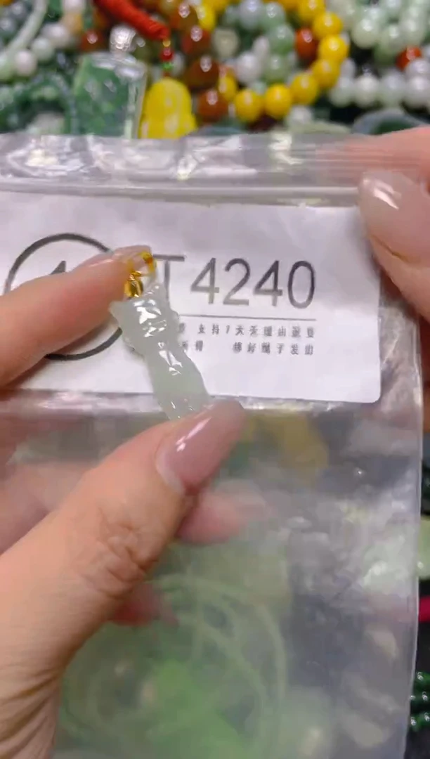颈饰未镶嵌翡翠/T/翡翠A货，一件也是批发价