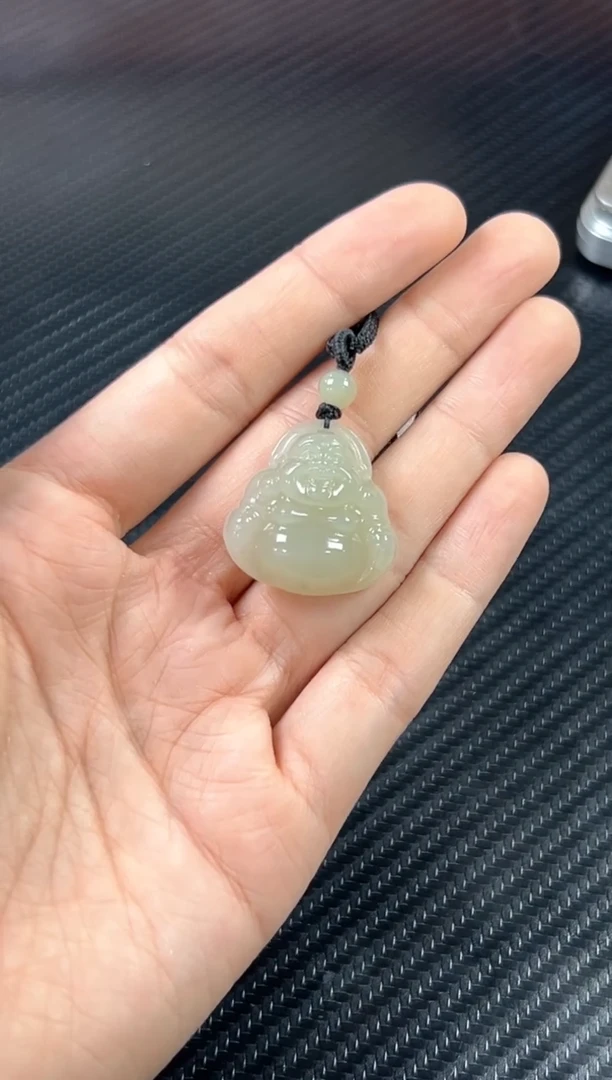 吊坠(赠链)未镶嵌和田玉且末微色差近矿
