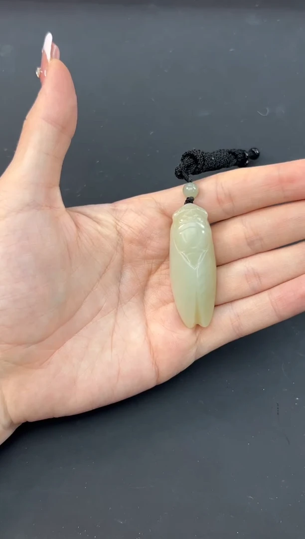 【闪购商品】和田玉吊坠(赠链)未镶嵌且末微色差迪克兰吊坠