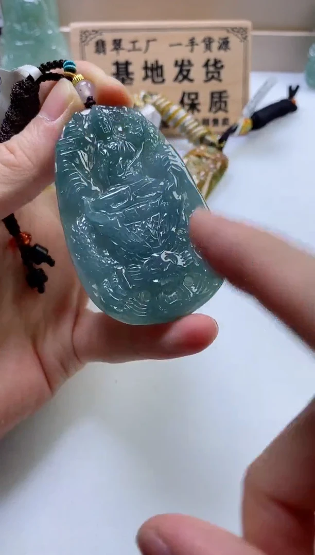 翡翠挂件未镶嵌