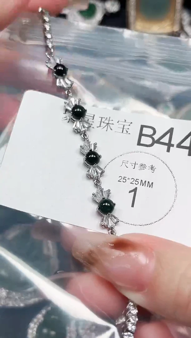 【闪购商品】翡翠颈饰未镶嵌赠皮绳441