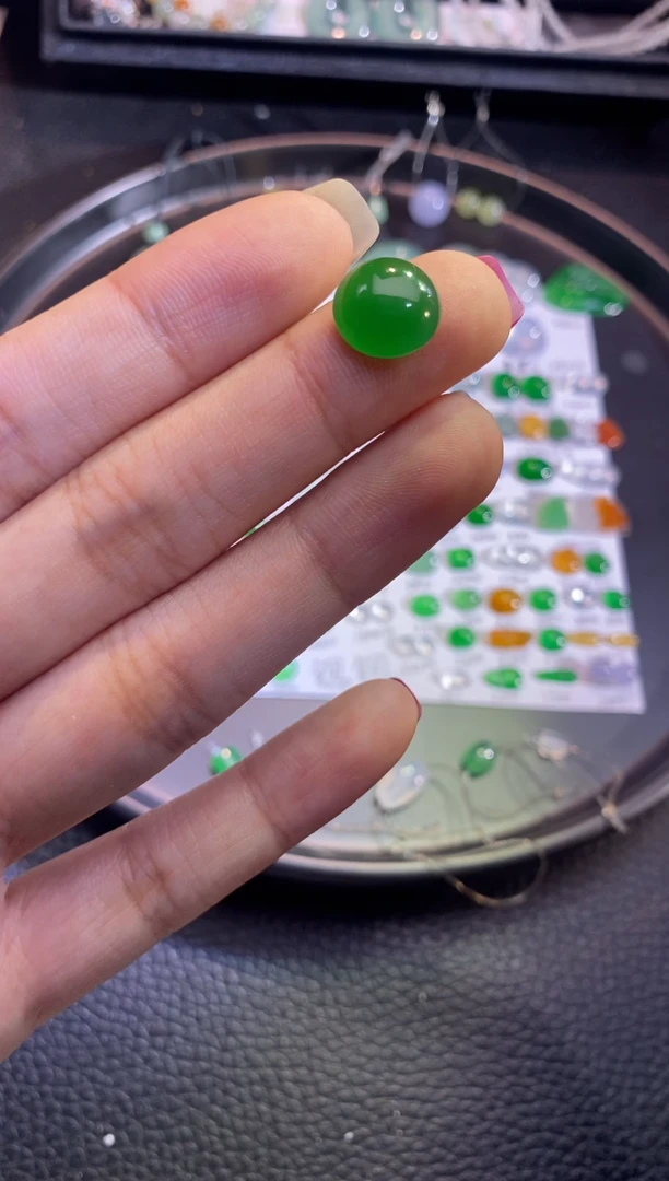 翡翠挂件未镶嵌蛋