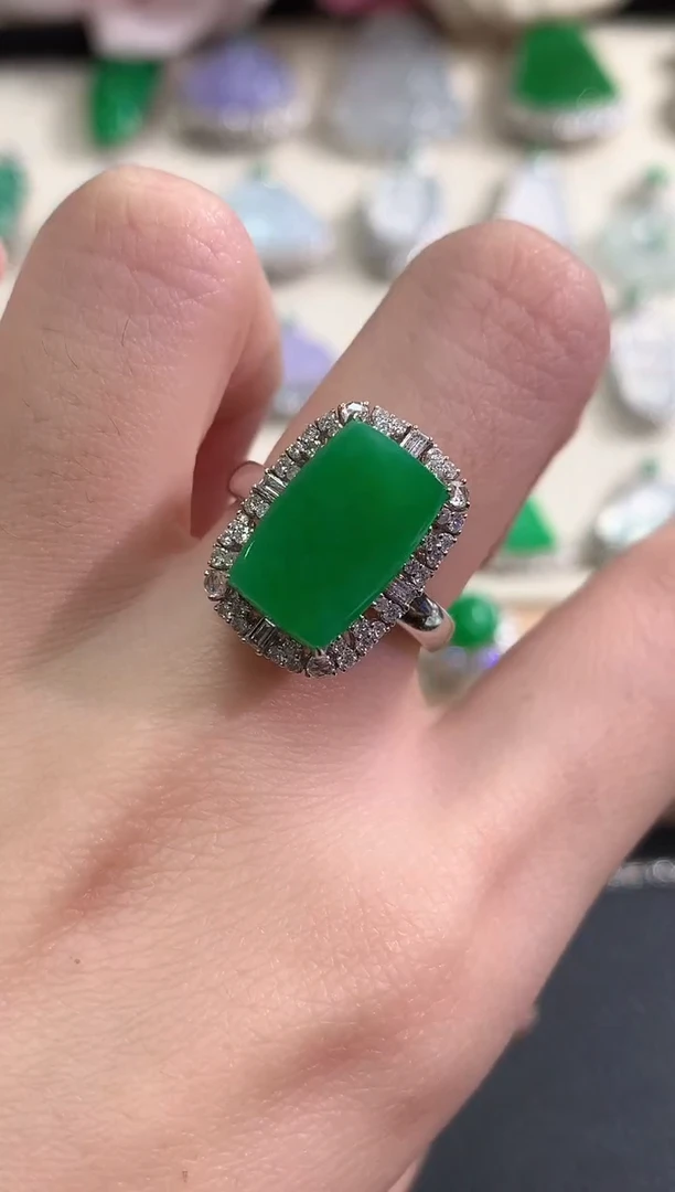 18K金镶嵌戒指翡翠冬日珠宝Q104