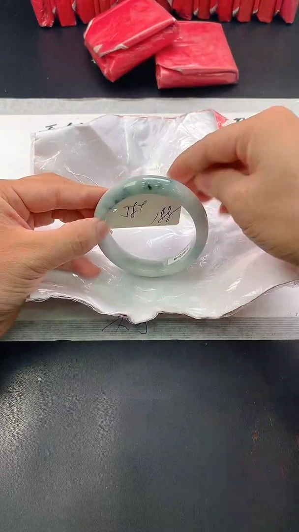 翡翠手镯未镶嵌84