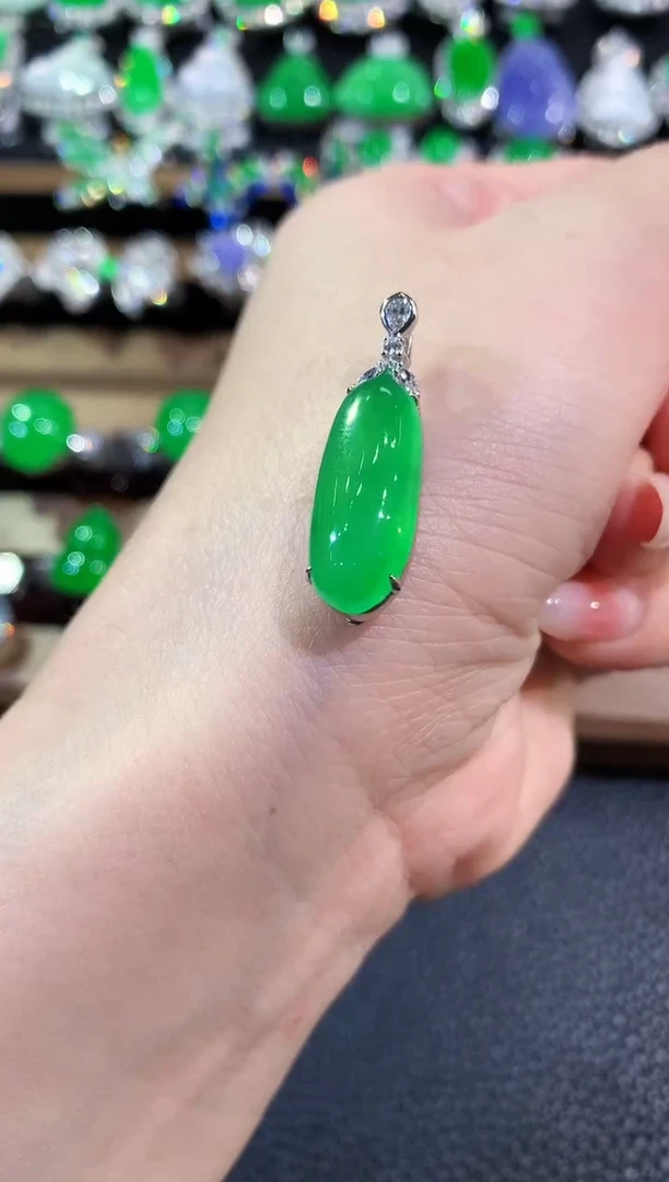 吊坠(不含链)18K金镶嵌翡翠C15