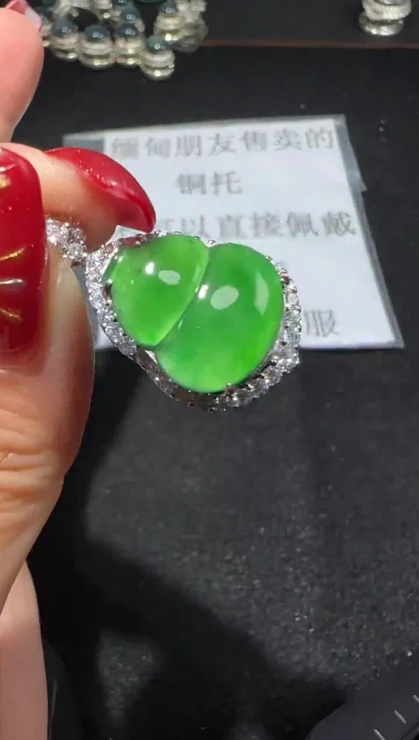 【闪购商品】翡翠吊坠(赠链)未镶嵌多样性发货拍一发一