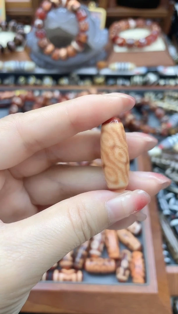 未镶嵌珠珠玛瑙/玉髓?****?凤九金蟾红肉-咿呀