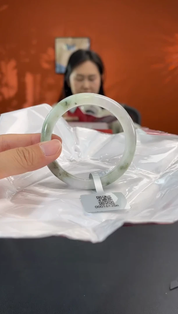 未镶嵌手镯翡翠3