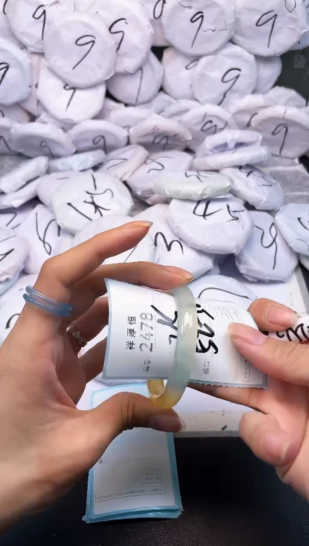 玛瑙/玉髓手镯未镶嵌2478
