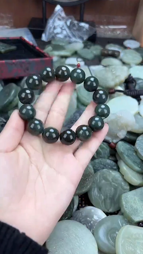 颈饰未镶嵌和田玉1