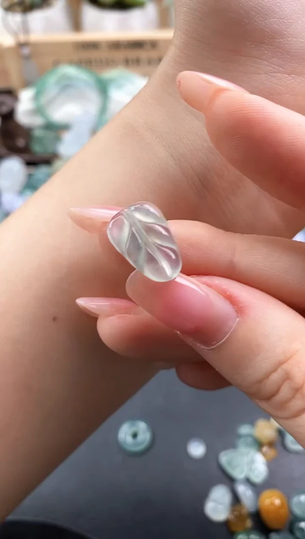 颈饰未镶嵌翡翠叶子