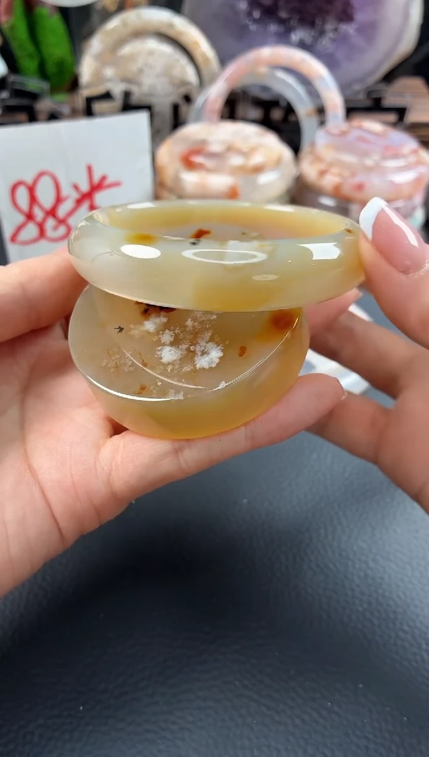 未镶嵌手镯（圆镯）石英质玉57