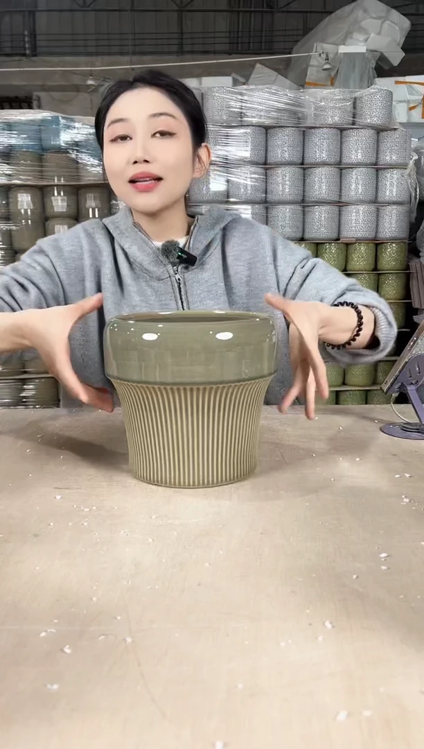 【闪购商品】陶瓷圆口半条纹裂纹绿中号19x19