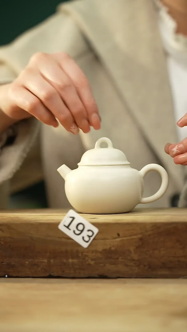 【闪购商品】瓷片设计师手作款 落单小茶壶