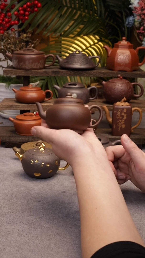 【闪购商品】紫砂壶黑星土宫灯150CC**