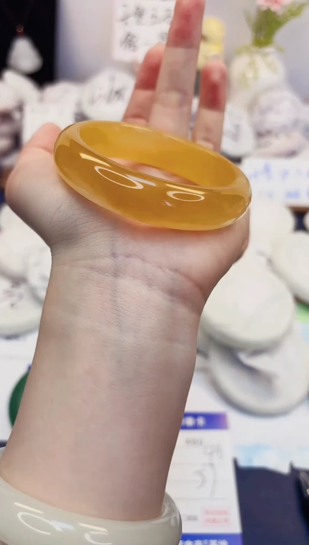 【闪购商品】石英质玉手镯未镶嵌460-玛瑙-圈口57