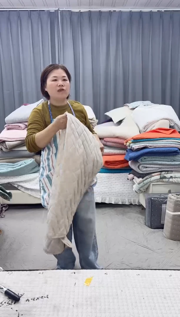 棉米色绒沙发垫80*1.6