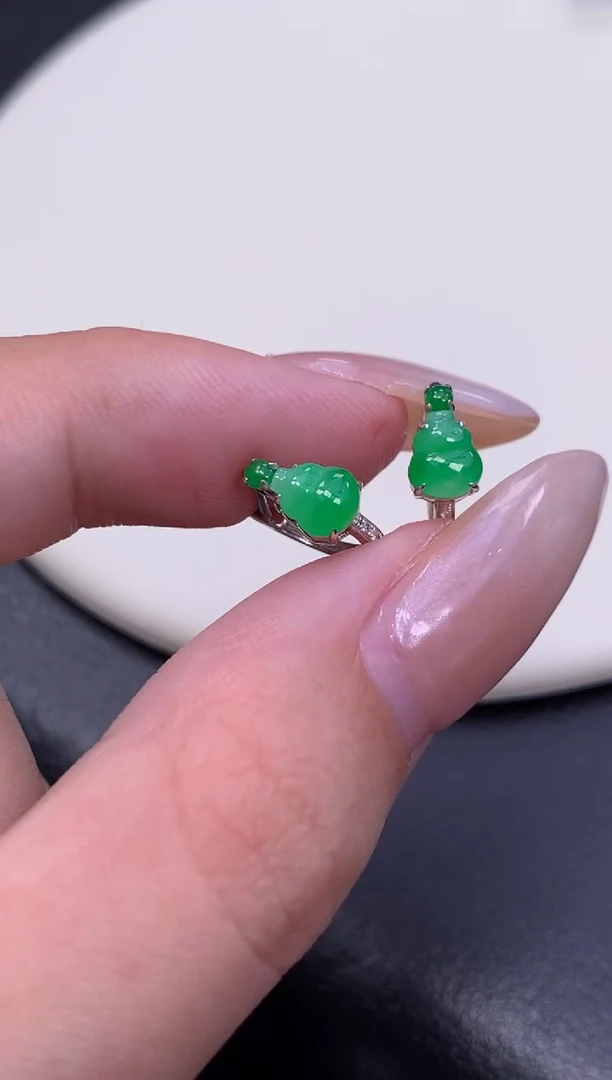 颈饰18K金镶嵌翡翠48小时鉴赏期 退货不扣服务费