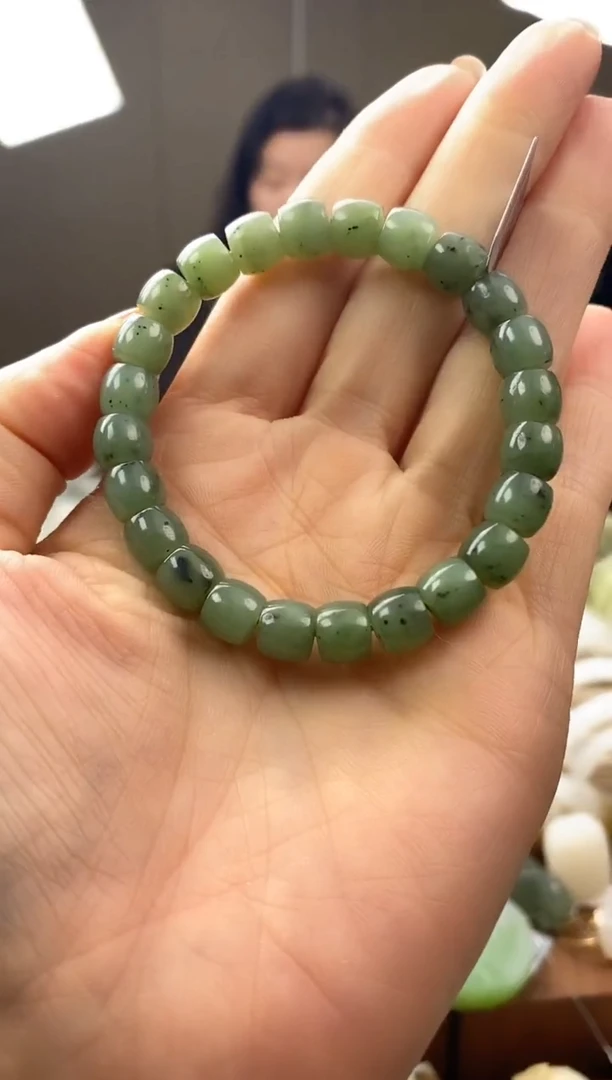 未镶嵌手链和田玉（碧玉）乌兰海苹果绿 直切7*8mm