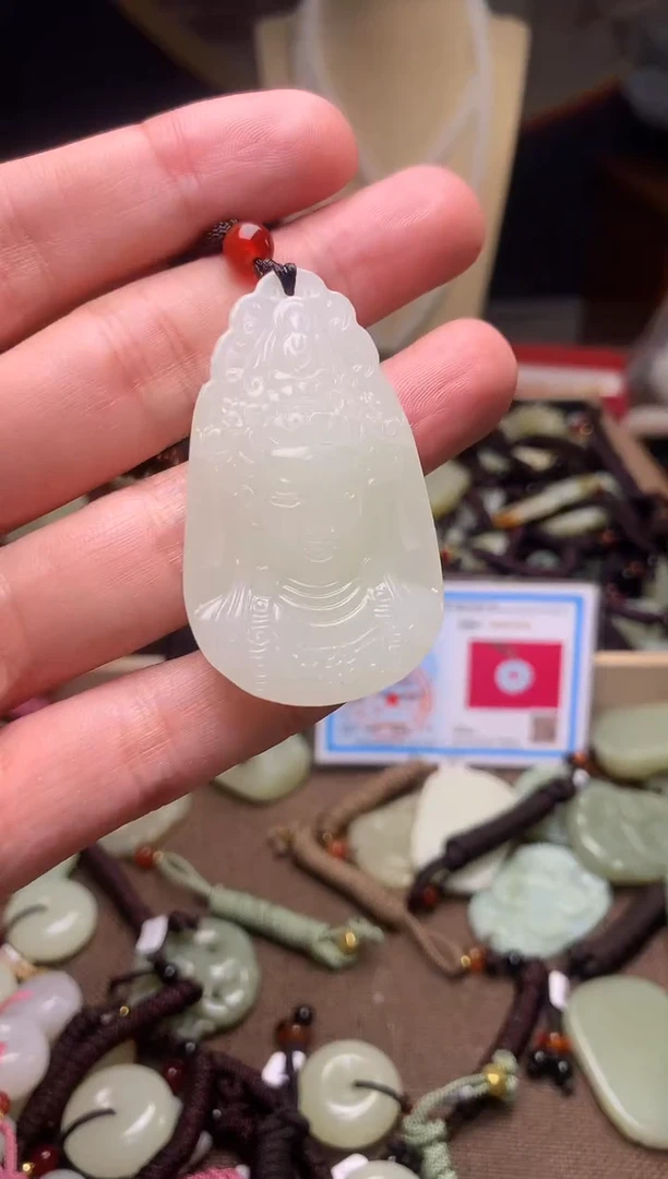 玉新疆料青海料清水吊坠