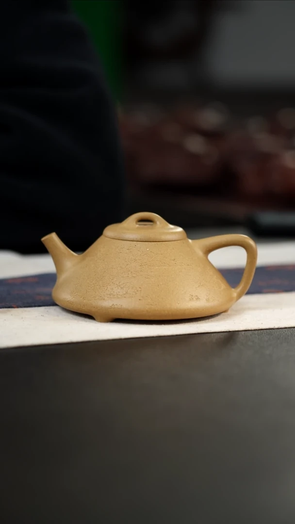 茶壶紫砂金黄墨绿，200cc彭年瓢