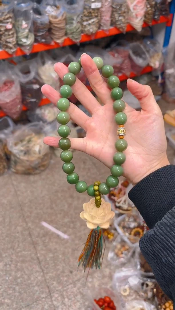 吊坠菩提根/象牙果绿色大卡手持 大莲花