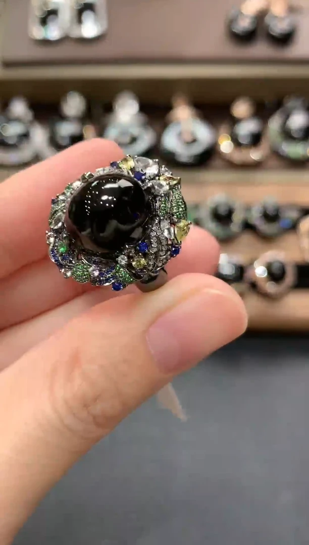 18K金镶嵌戒指翡翠冬日珠宝W18