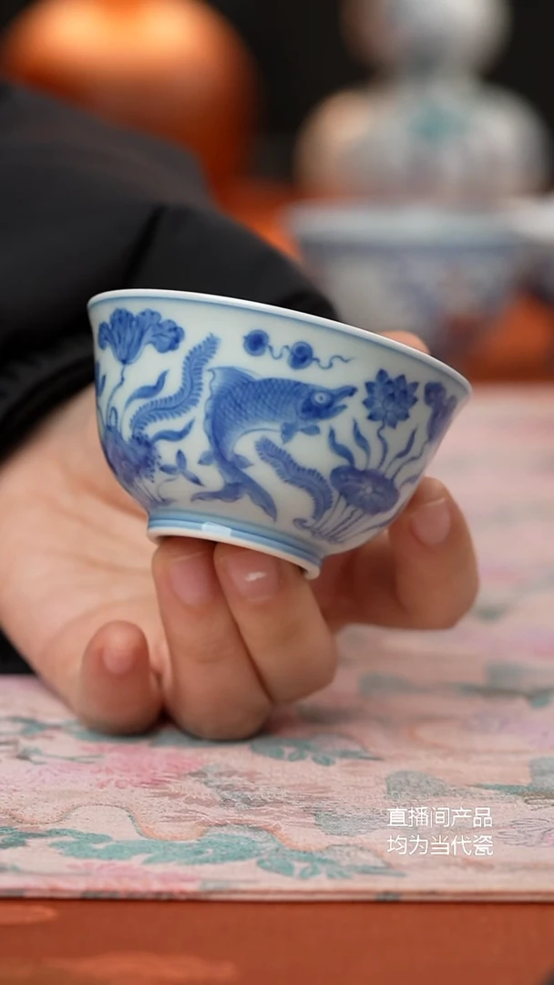 源明青忆鱼藻纹杯