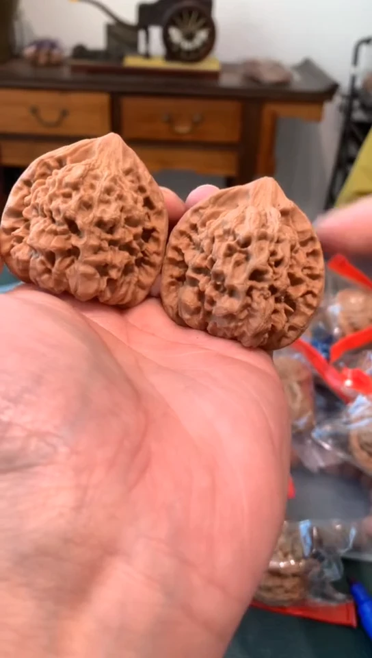 【闪购商品】文玩核桃吊坠大官帽核桃