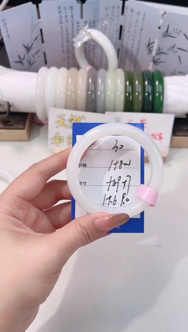 未镶嵌手镯和田玉宽胎白玉30