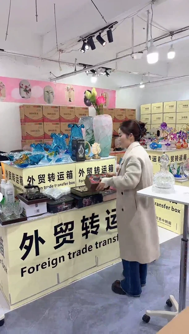 有机玻璃【老板娘】孤品高顿摆件