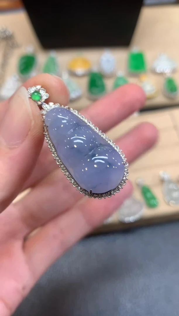 翡翠18K金镶嵌颈饰福豆【无服务费】