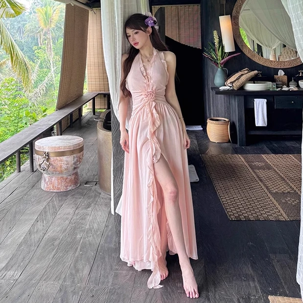 法式温柔海边度假V领挂脖连衣裙女夏季纯欲性感露背开叉沙滩长裙