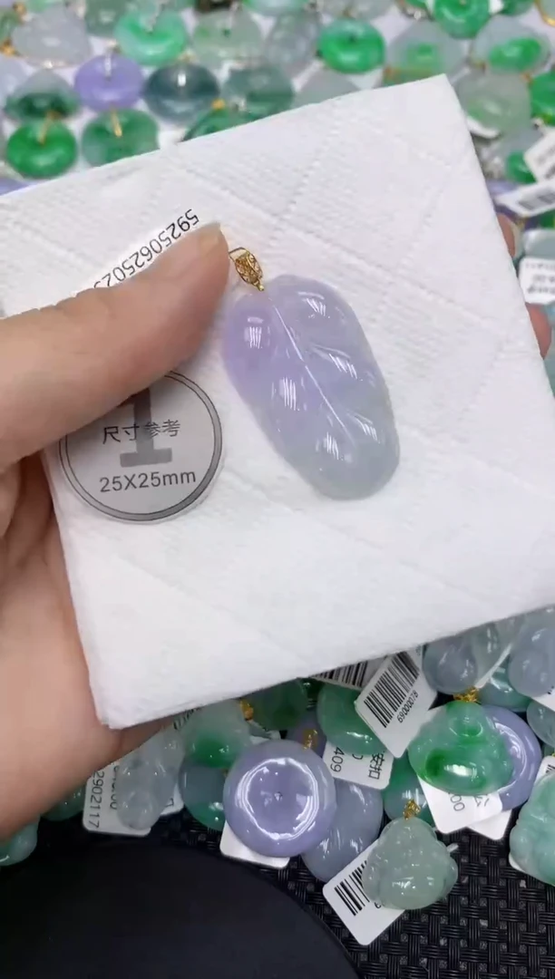 翡翠18K金镶嵌颈饰1111111