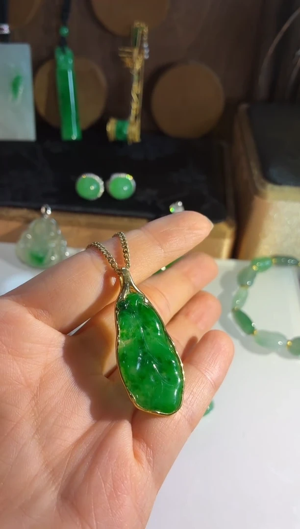 吊坠(不含链)18K金镶嵌翡翠吊坠