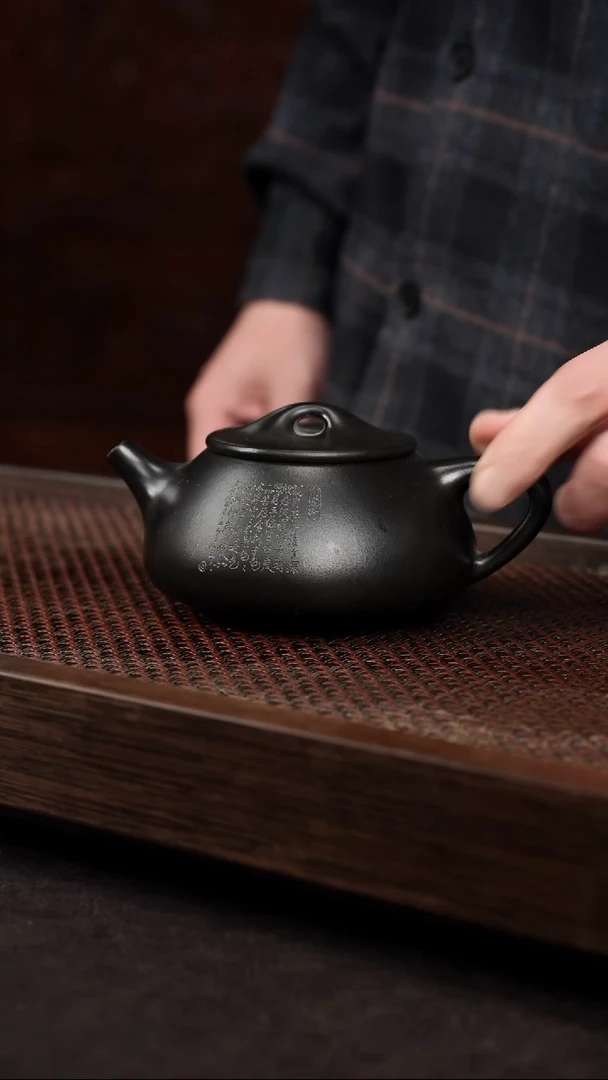 【闪购商品】紫砂茶壶黑料刻绘满瓢
