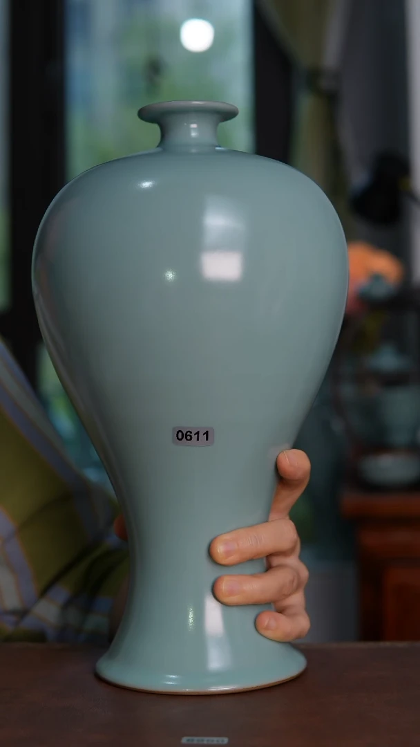 摆件天青釉梅瓶30cm