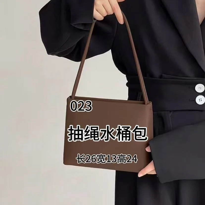 023 女士气质休闲红内 百搭潮流抽绳水桶女包