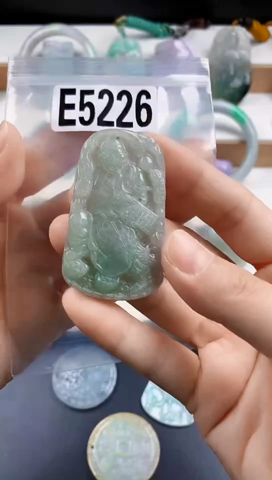 颈饰未镶嵌翡翠天然翡翠吊坠挂件