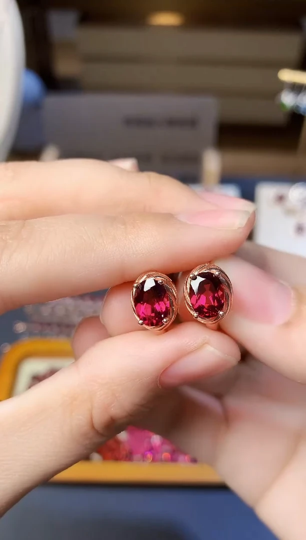 银S925镶嵌耳扣石榴石天然镁铝