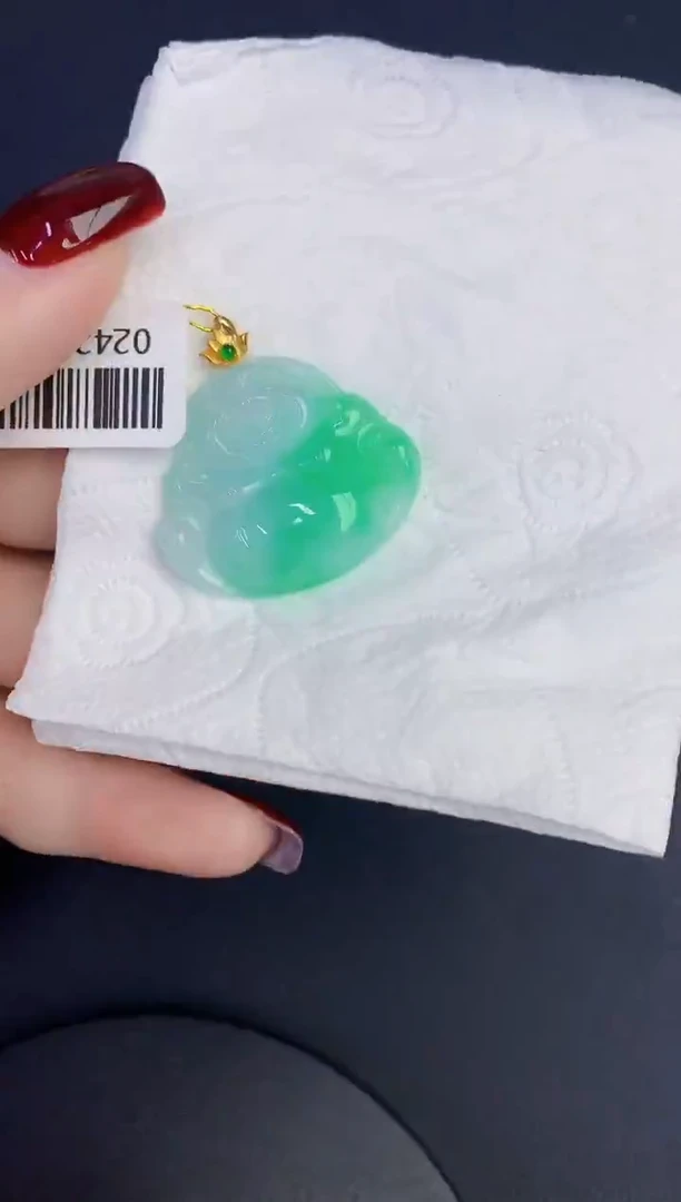 颈饰18K金镶嵌翡翠缅甸天然翡翠A货