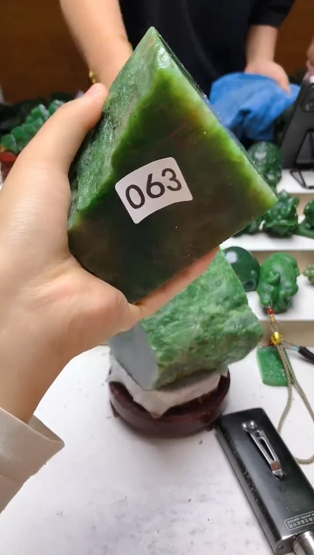 未镶嵌和田玉（碧玉）珠宝半成品1