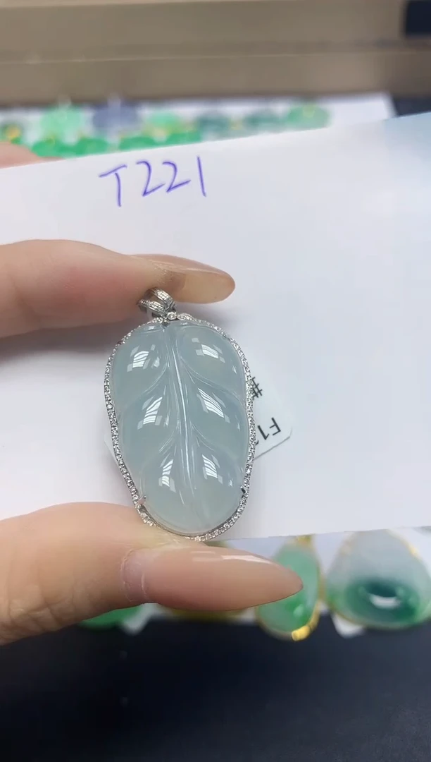 颈饰18K金镶嵌翡翠天然缅甸翡翠A货翡翠百元以上9元证书费自理