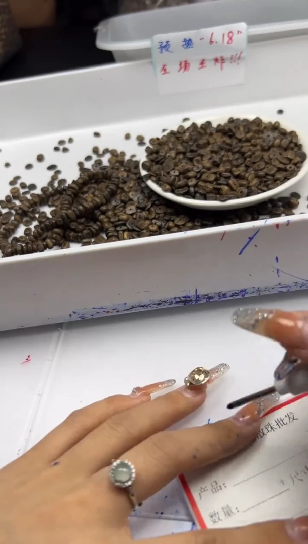 檀香木散珠W1768沉沉碎片6*3mm*30颗
