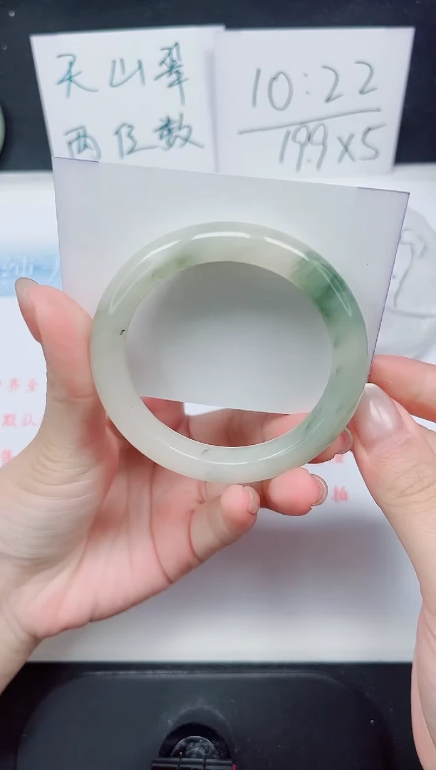 【闪购商品】石英质玉手镯未镶嵌13-52.9