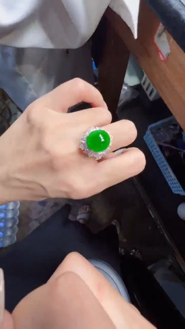 未镶嵌定制翡翠次*翡翠A货有轻微色差属于正常现象，戒指1