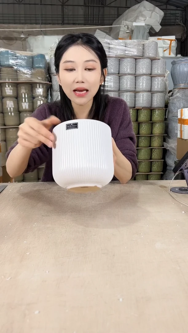 【闪购商品】陶瓷新款条纹哑白小号15x15